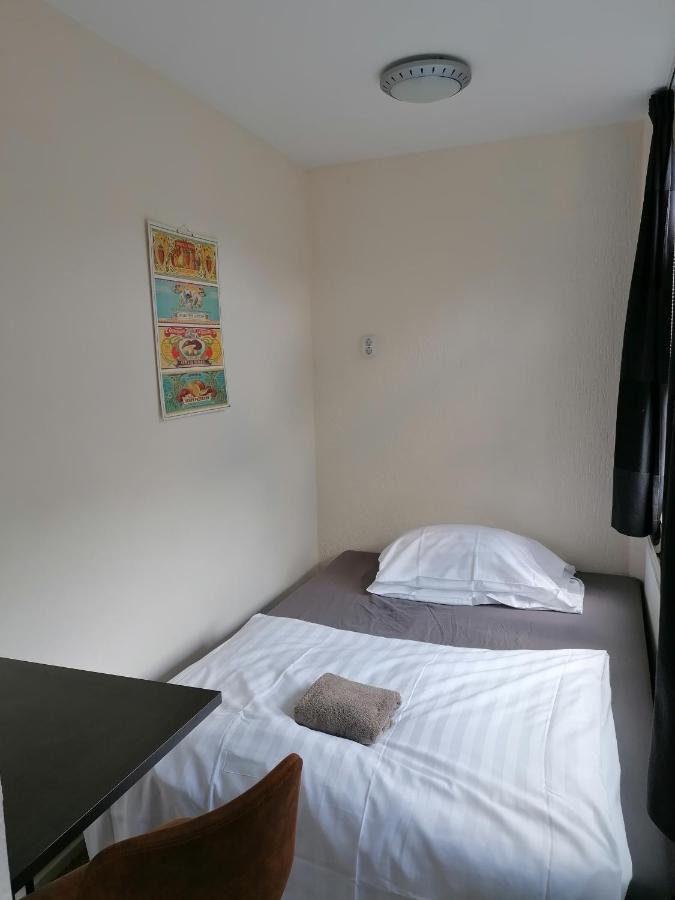 Lela Hotel 2*